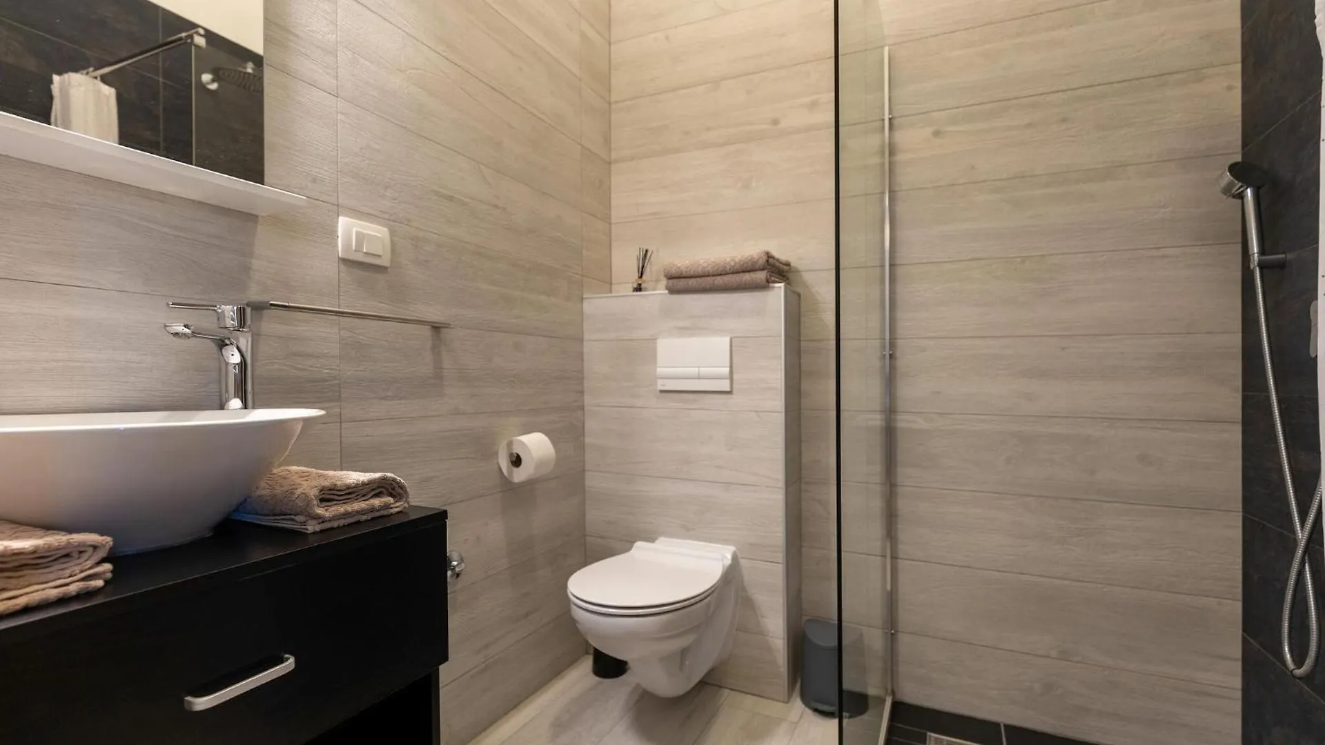 Beautiful Home In Kunj With Wifi 度假居